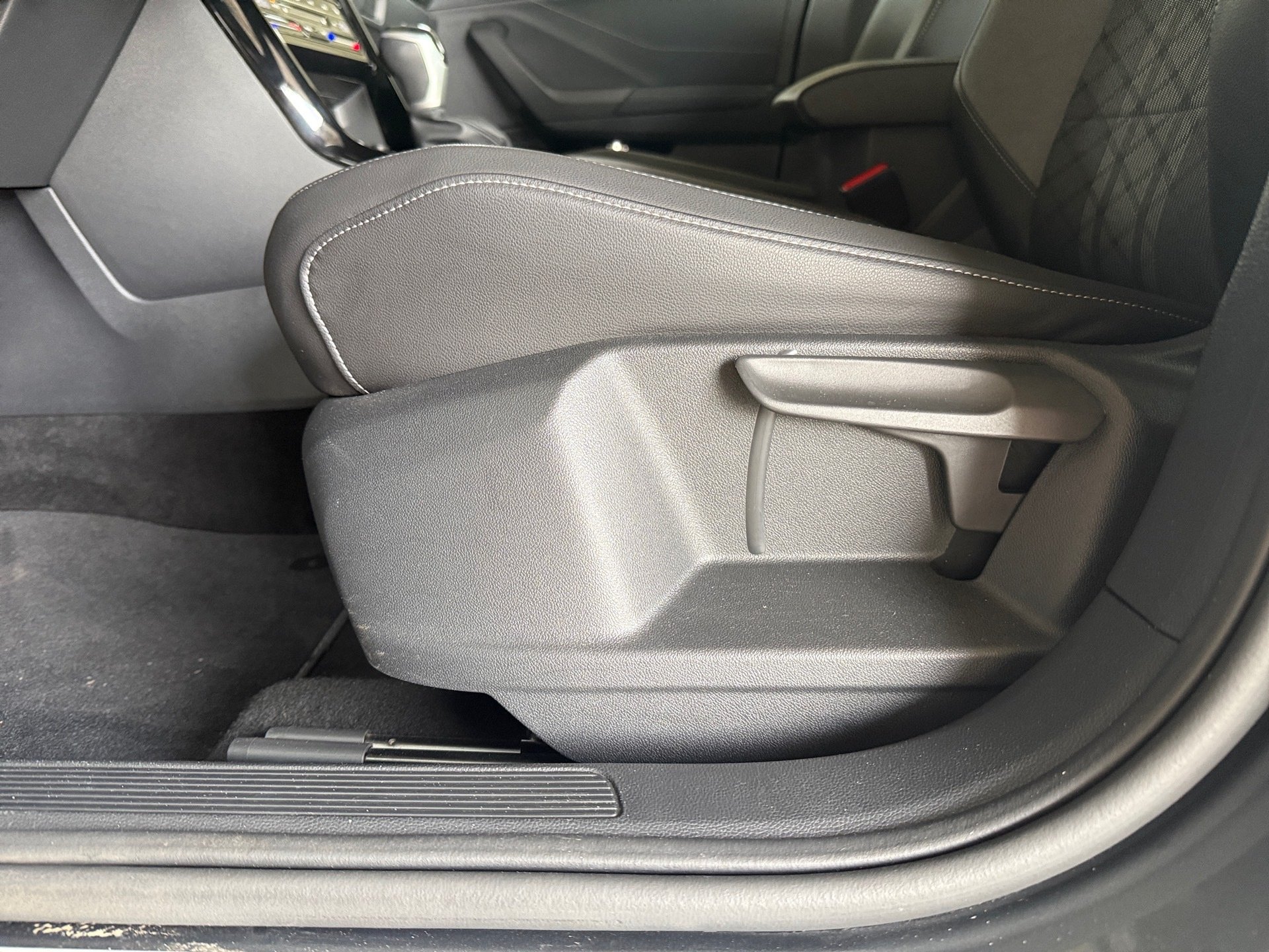 T-Roc 2.0 TSI R-Line 4M DSG Matrix Navi ACC Pano RFK