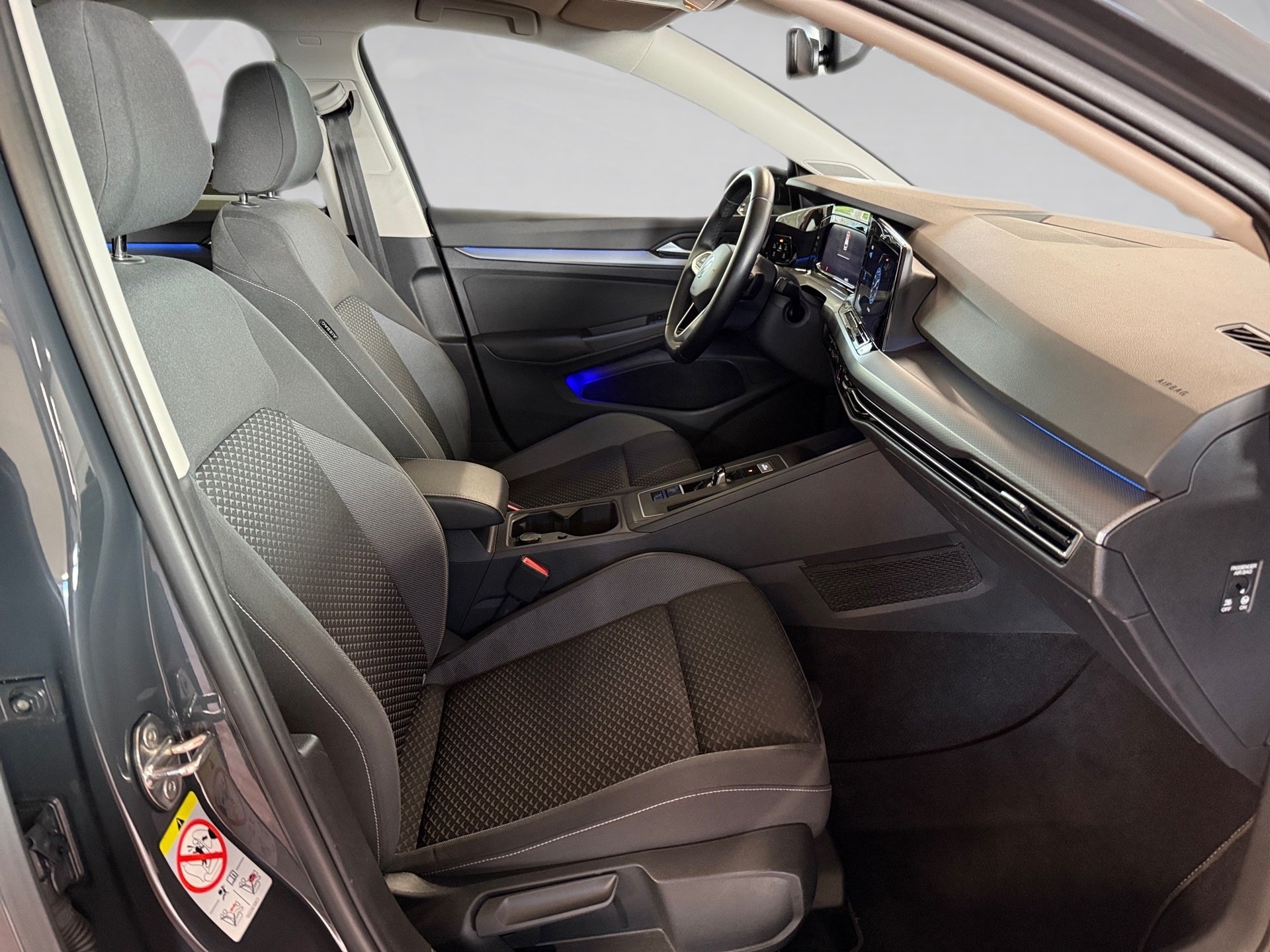 Golf Variant 1.5 eTSI Active DSG Matrix Navi ACC AHK RFK