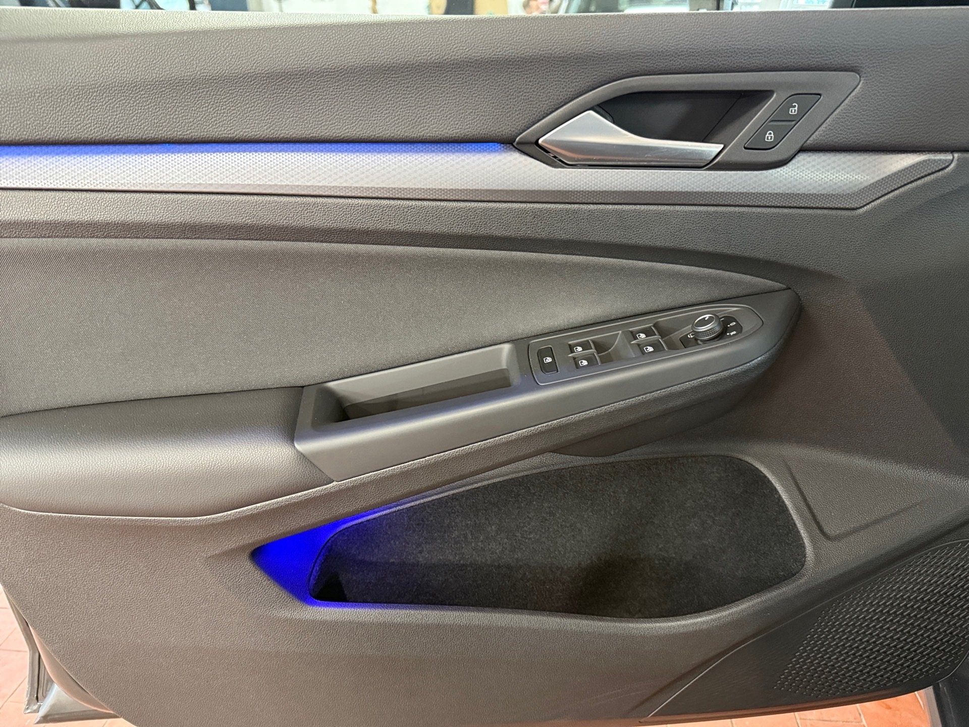 Golf Variant 1.5 eTSI Active DSG Matrix Navi ACC AHK RFK