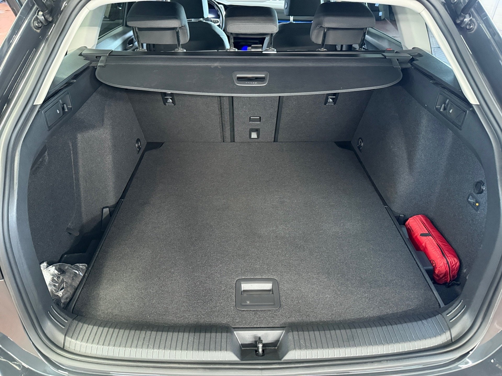 Golf Variant 1.5 eTSI Active DSG Matrix Navi ACC AHK RFK
