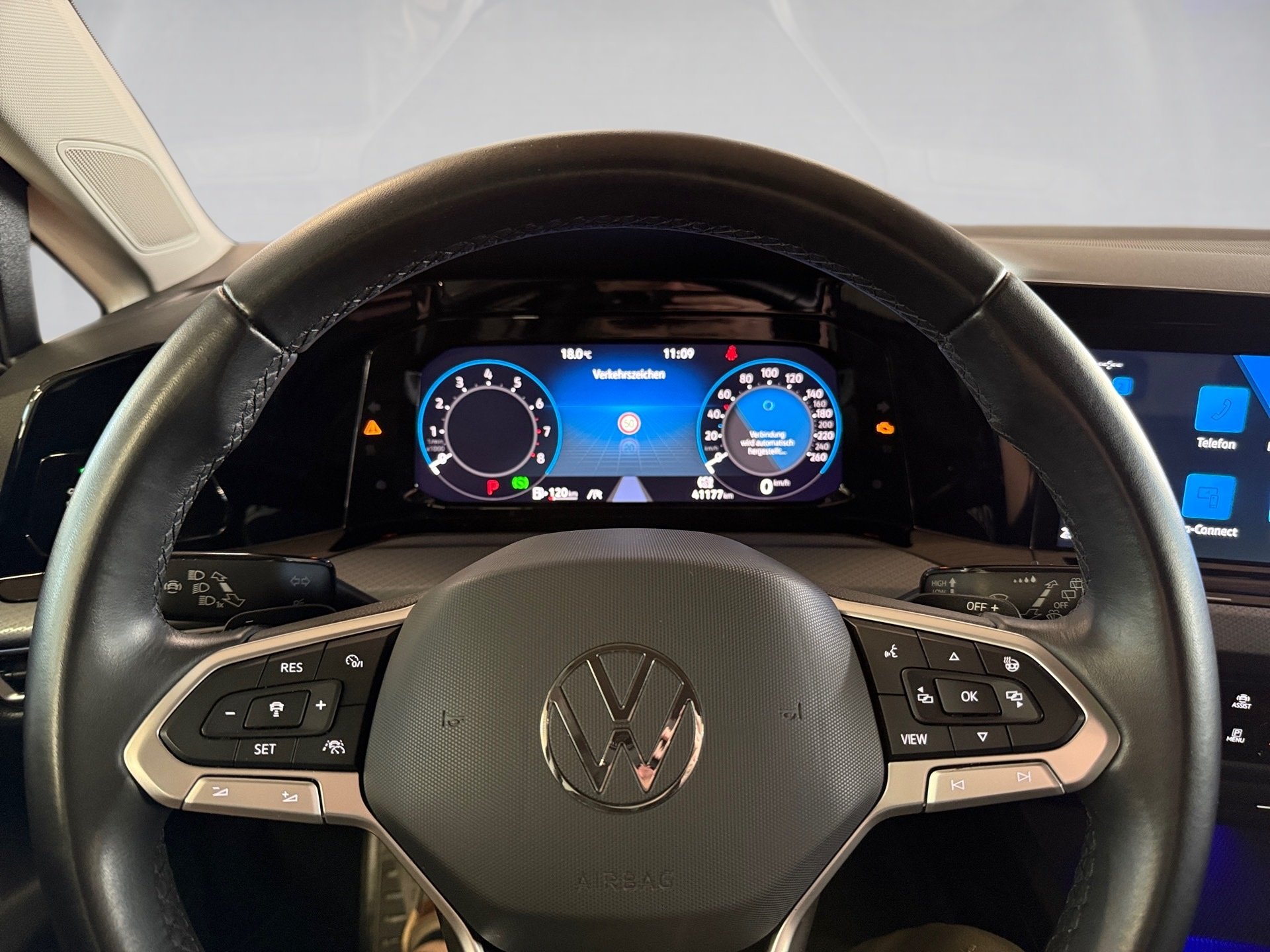 Golf Variant 1.5 eTSI Active DSG Matrix Navi ACC AHK RFK
