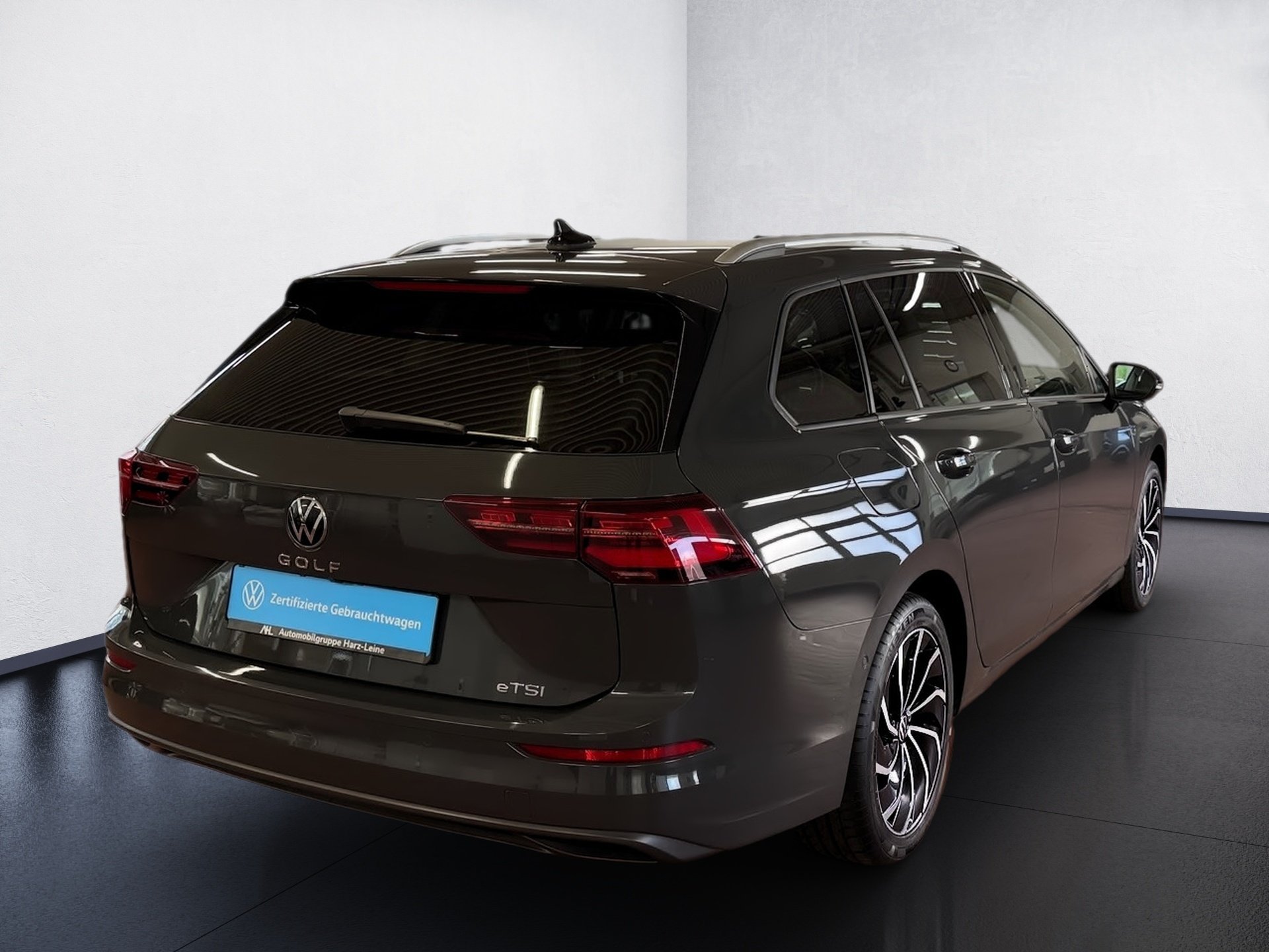 Golf Variant 1.5 eTSI Active DSG Matrix Navi ACC AHK RFK