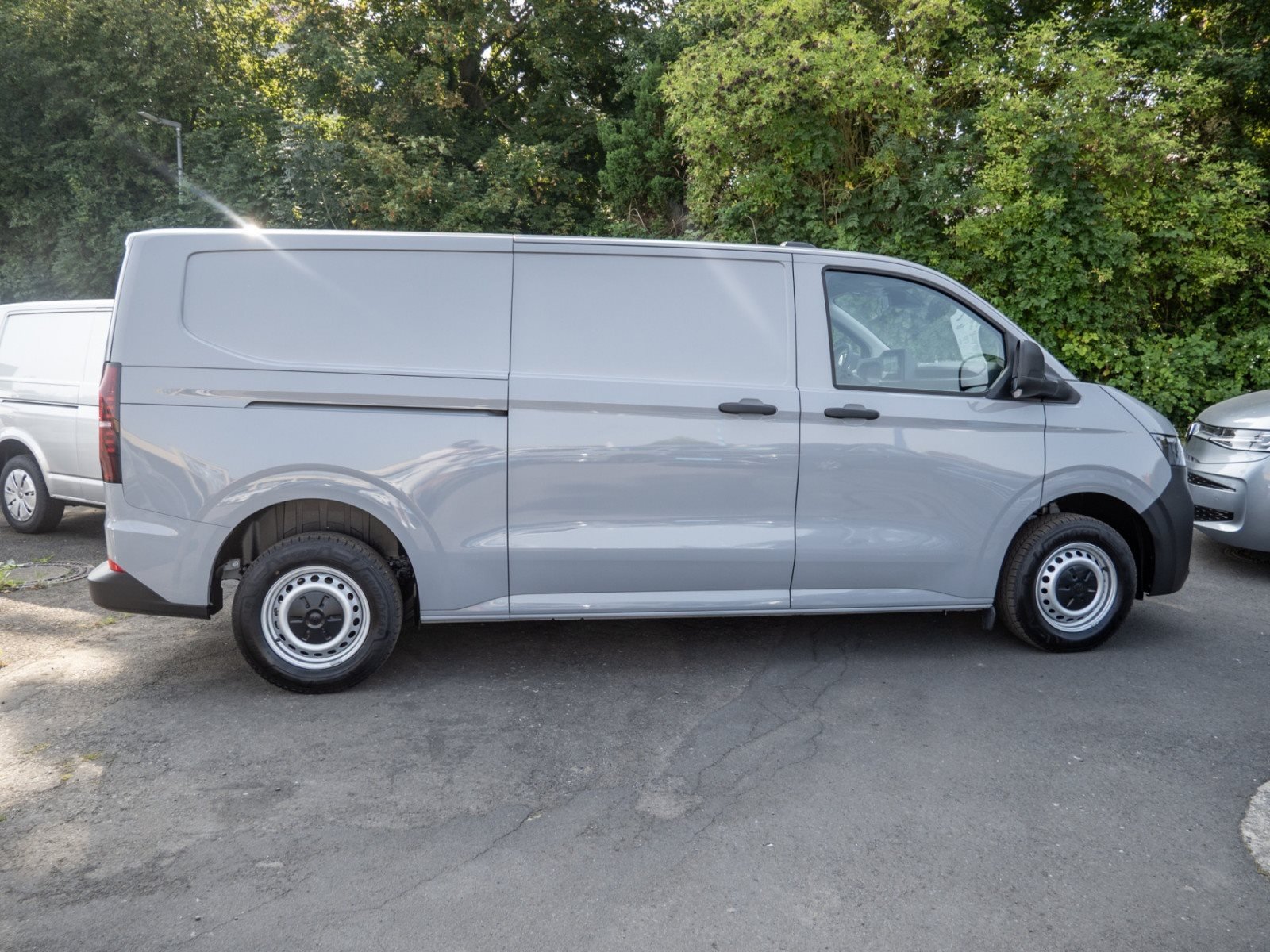 NFZ Transporter Kasten Motor: 2.0 l TDI 110 kW Getriebe: 6-Gang-Schaltgetriebe Radstand: 3500 mm LR