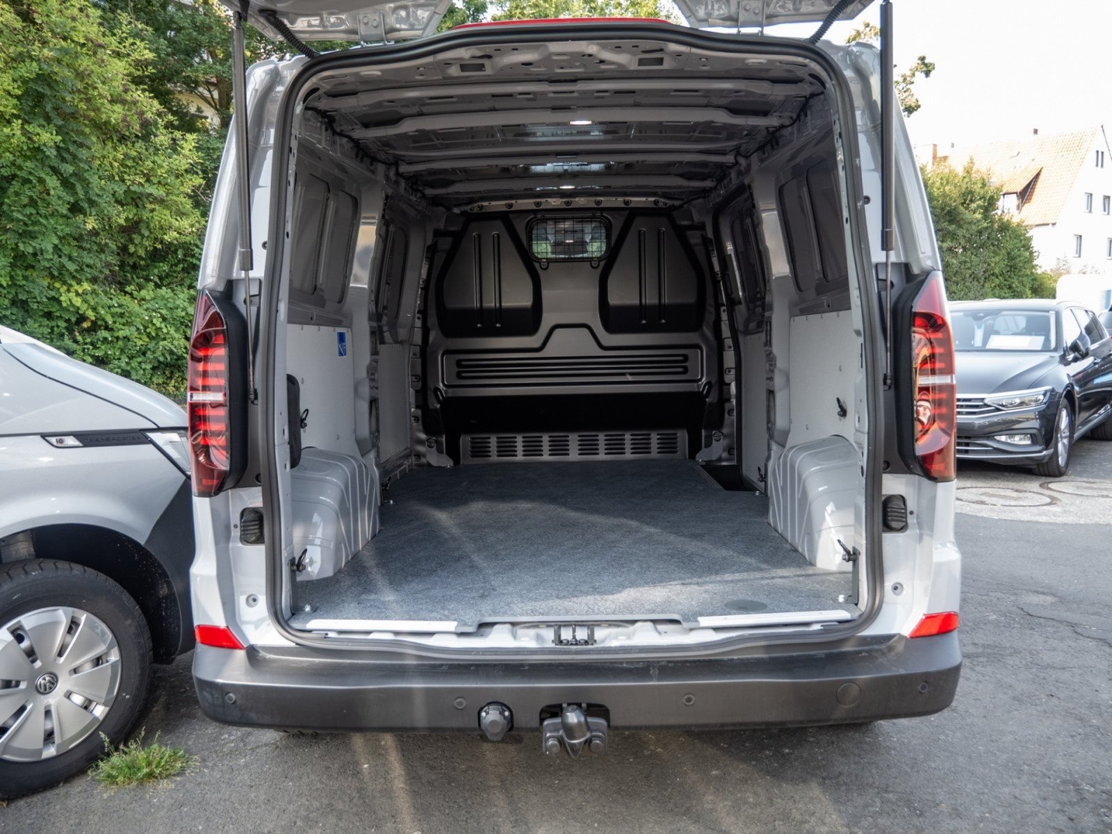 NFZ Transporter Kasten Motor: 2.0 l TDI 110 kW Getriebe: 6-Gang-Schaltgetriebe Radstand: 3500 mm LR