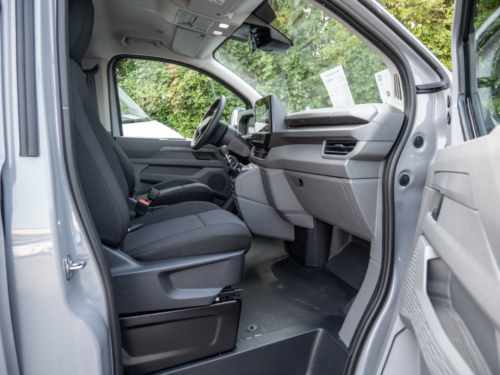 NFZ Transporter Kasten Motor: 2.0 l TDI 110 kW Getriebe: 6-Gang-Schaltgetriebe Radstand: 3500 mm LR