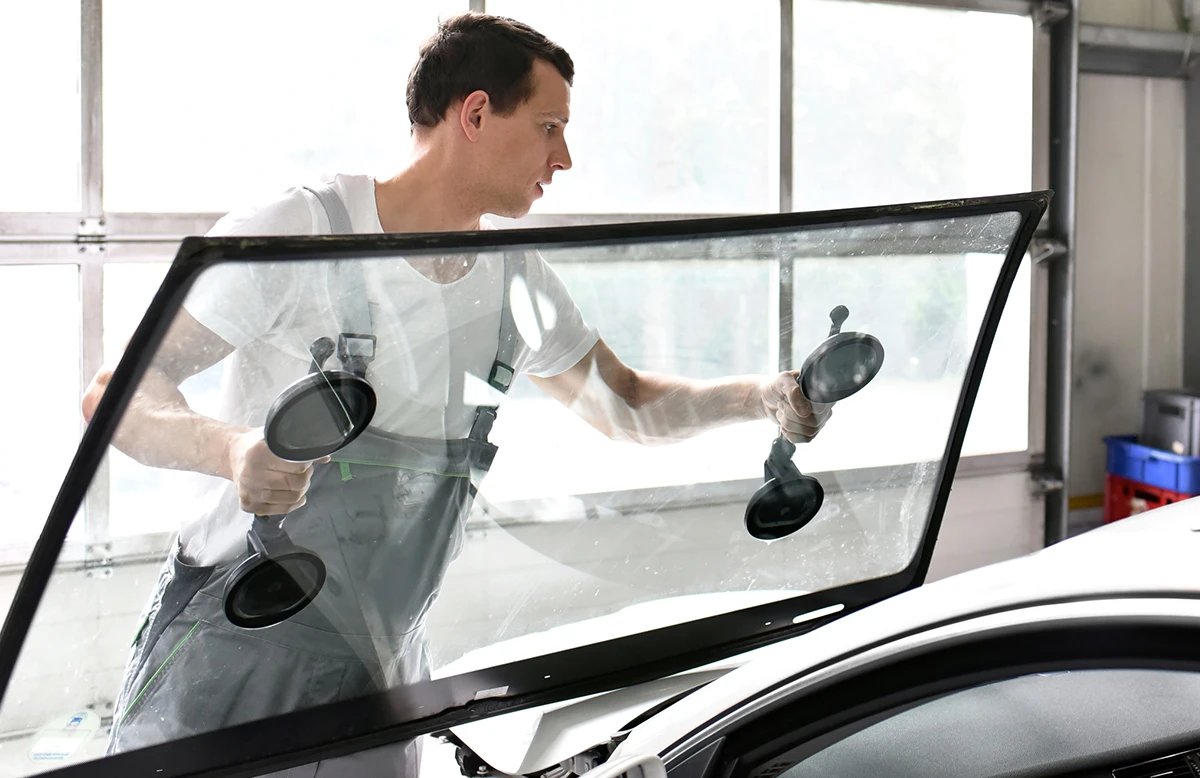 Glassreparatur in der Werkstatt